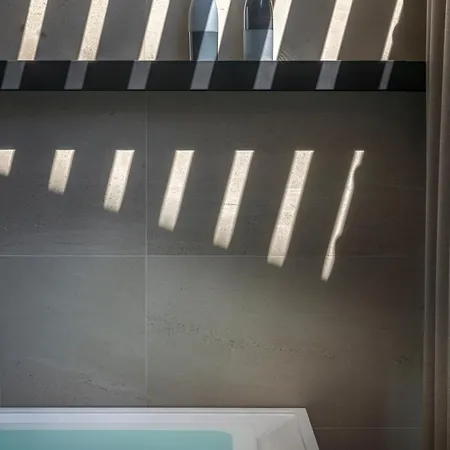 Shangrilux Private